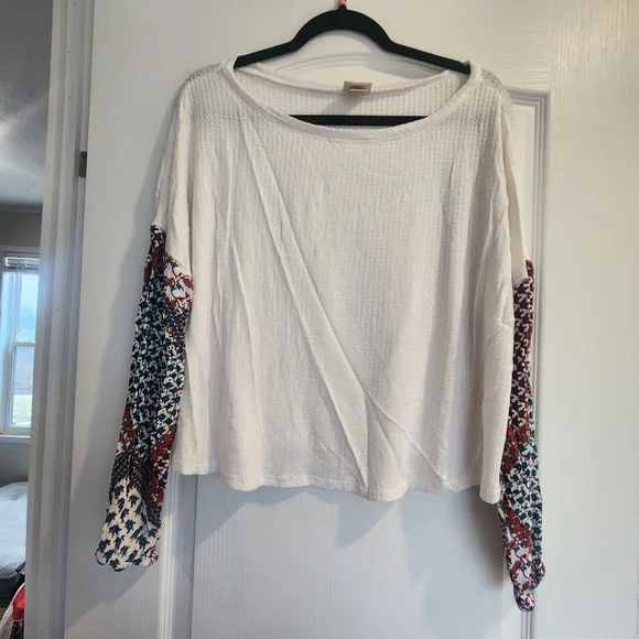 Daytrip Womens White Top with Multicolor Sleeves Size L Euc - Picture 1 of 3